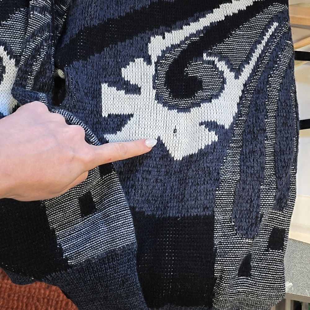 Sasson | Soft Abstract Sweater - Picture 7 of 7